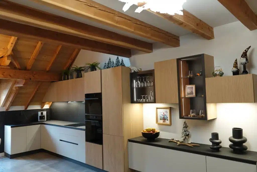 Renovation d une cuisine ouverte et dressings et creation d un living sur mesure dans un chalet Serre Chevalier